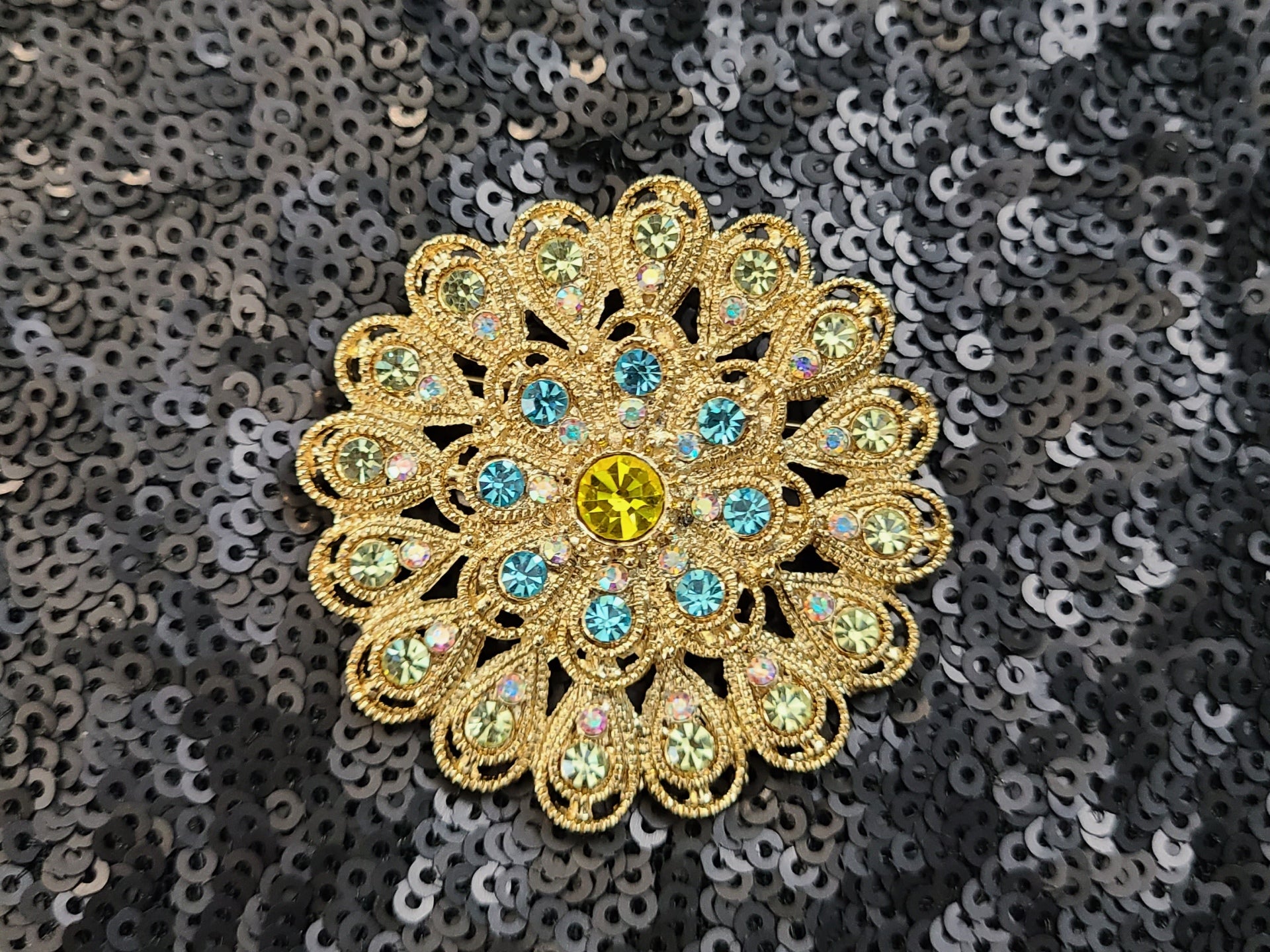 Flower Rhinestone Pin/Brooch