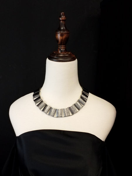 Simple Metallic Short Necklace