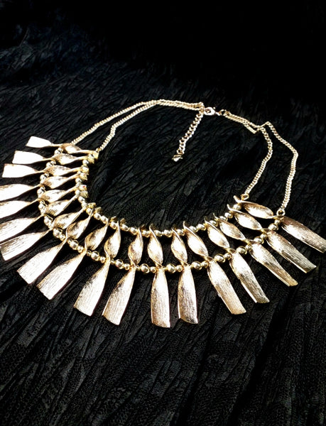 Metallic Fan Pattern Necklace