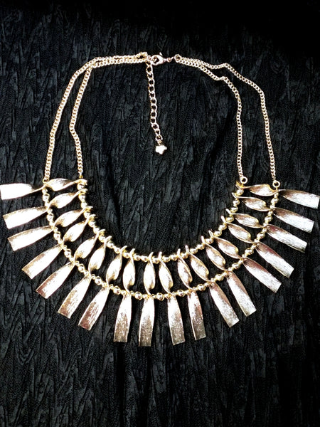 Metallic Fan Pattern Necklace