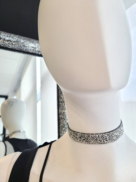 Delicate beads with Sparkling Rhinestone Choker